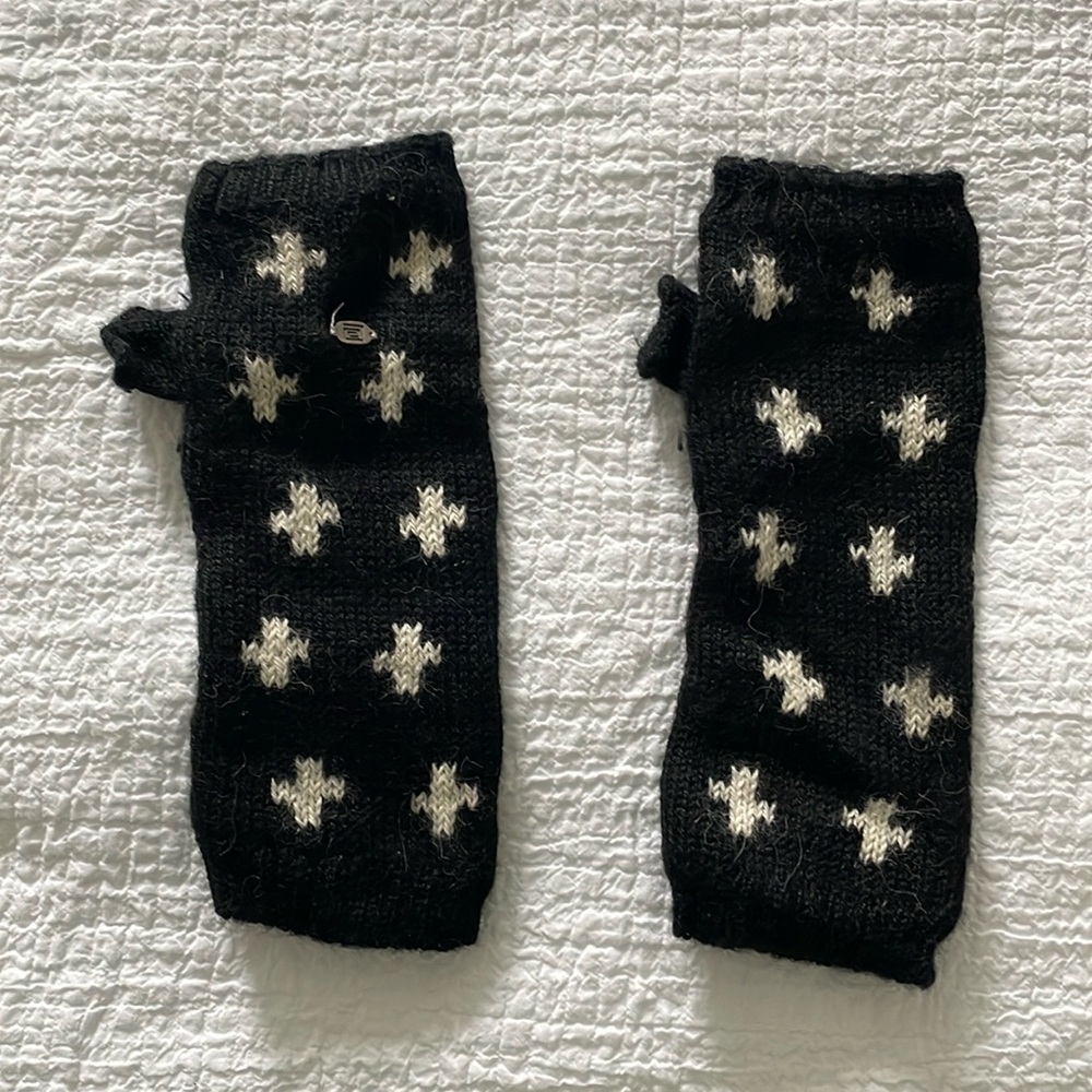 Fingerless gloves